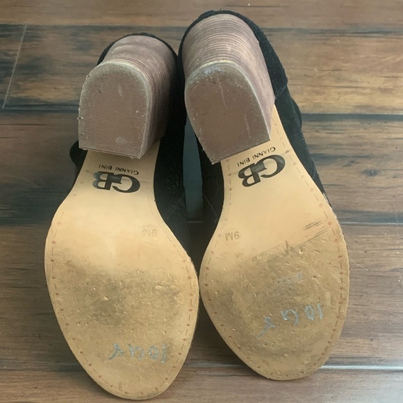 Gianni Bini Schools Out Peep Toe Suede Booties - Size 9 - Picture 6 of 9